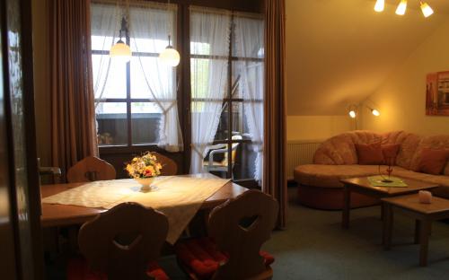 Wohnzimmer 3